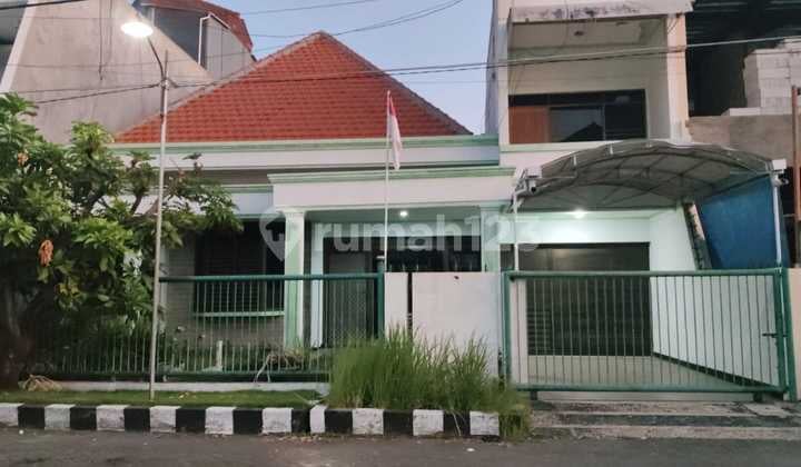 Dijual Rumah Terawat Lokasi Ciamik Dekat Galaxi Mall