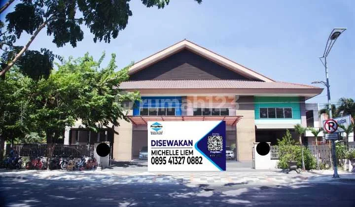 For Rent: Ex-Car Showroom Building in the City Center