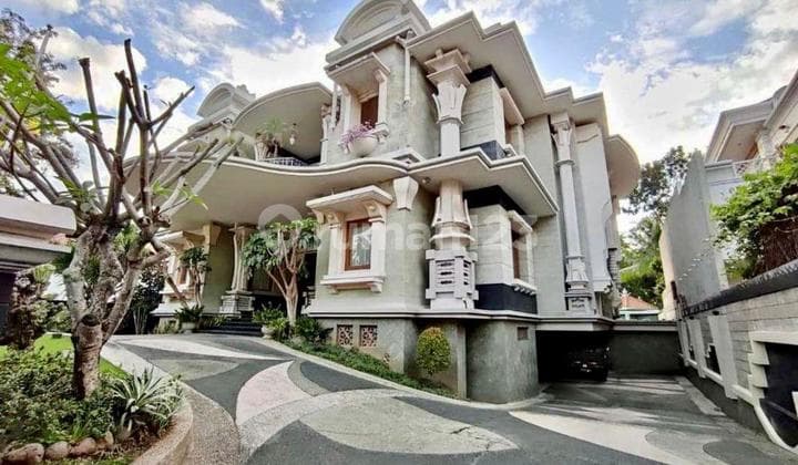 Rumah Dijual Bangunan 4 Lantai Luxury Graha Famili