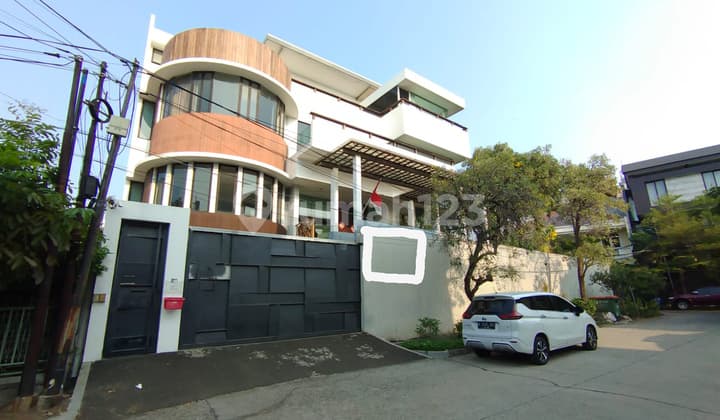 Rumah / Kantor Daerah Pluit Luas 1328 m2 Siap Pakai Furnish