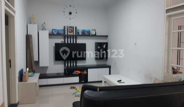 Comfortable minimalist house in Taman Kopo Indah 2.