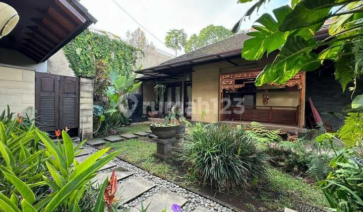 Rumah yang Mengusung Arsitektur Tropis Modern