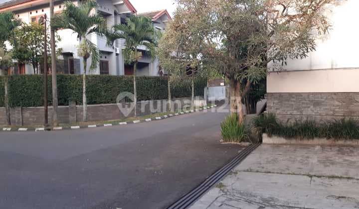 Dijual/Disewa : Rumah 2Lt di Komplek di Istana Regency