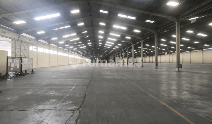 Large and Clean Warehouse in Cileunyi Near the Toll Gate