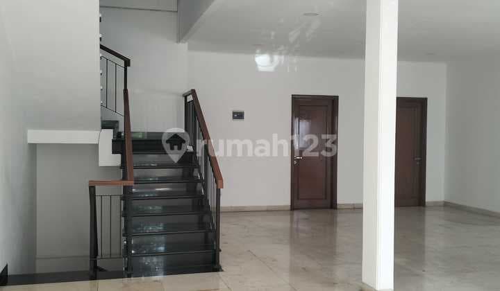 Ruko 3 Lantai Daerah Ramai Strategis di Mekar Wangi