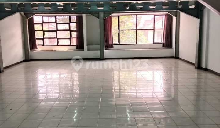 Gudang 3 Lantai Lokasi Strategis di Kembar