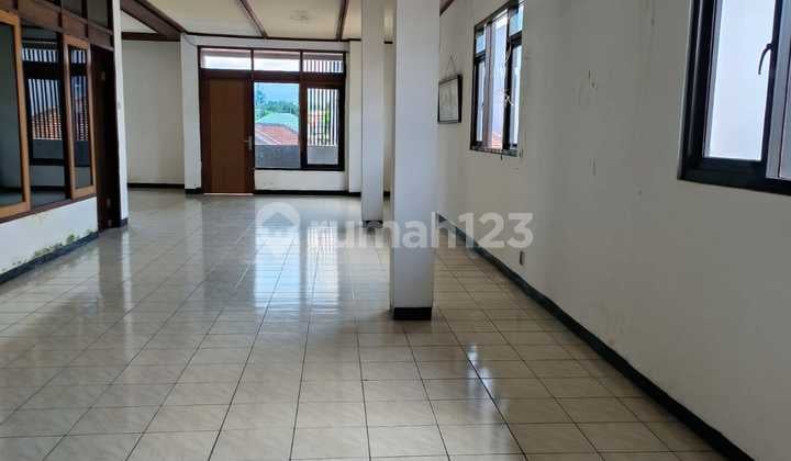Spacious Residence with a Comfortable Environment and Main City Access,