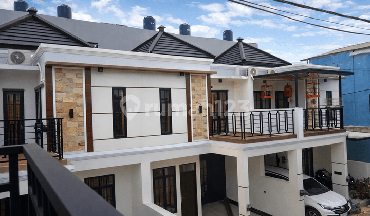 Rumah Siap Huni,Pinggir Jalan Utama Diradar Auri Depok