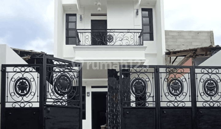 Rumah Siap Huni Cijantung, Strategis Dalam Komplek Perumahan