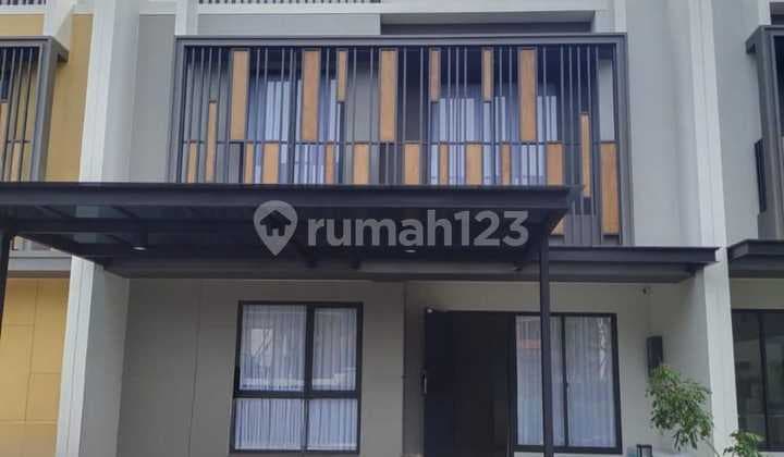 Termuraah!! Dijual Rugi Rumah di Strozzi. Lokasi Sangat Strategis Dekat dengan Universitas, Kuliner, dan Mall