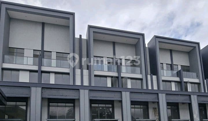 Termurah !! Brand New Hudson Studio Loft Hadap Boulevard Gs. Lokasi Sgt Strategis Dekat dengan Sekolah, Gereja, dan Berada di Kawasan Manhattan District