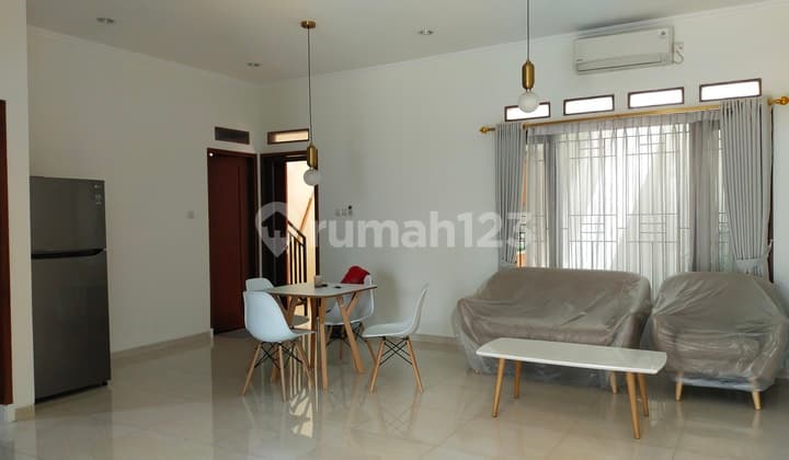 Rumah Bagus Semi Furnished Di Pondok Indah