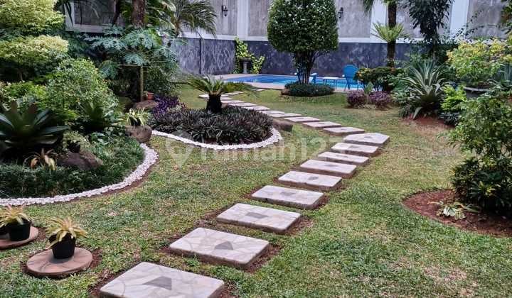 Dijual Rumah Siap Huni 2 Lantai di Menteng, Jakarta Pusat