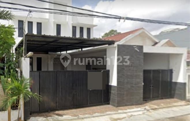 For Sale Ready-to-Occupy House in Strategic Location at Kebayoran Lama