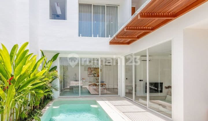 LEASEHOLD VILLA TROPICAL MODERN WITH AMAZING RICEFIELD VIEW AT TUMBAK BAYUH CANGGU BALI