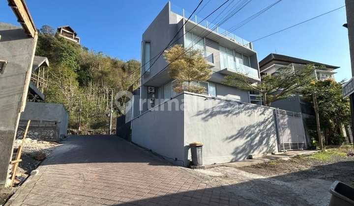 A HOUSE WITH AN OCEAN VIEW LOCATED IN TAMAN GRIYA JIMBARAN BALI