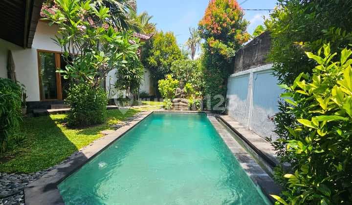OVER LEASE 12 YEARS VILLA 5 MINUTES TO BERAWA BEACH CANGGU BALI