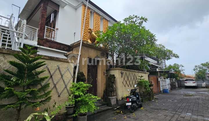 RUMAH SEMI VILLA DI KOMPLEX PERUMAHAN GATSU BARAT DENPASAR BALI
