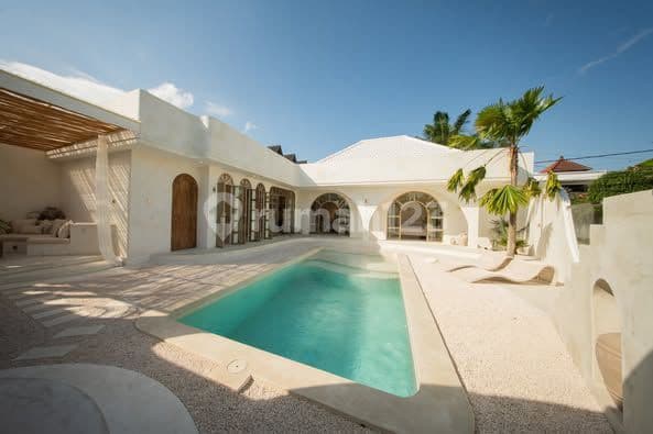 LEASEHOLD 5,5YEARS MEDITERRANEAN MIX MOROCCAN ELEGANCE VILLA IN CENTRAL UMALAS BALI