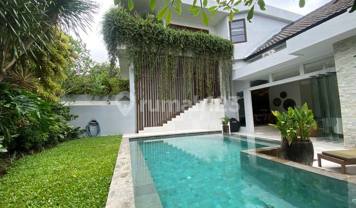 Multi-Level Modern Tropical Villa 4BR Near Balangan Beach, Jimbaran, Ungasan, Bali