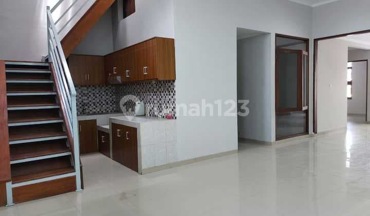 Rumah, 2 Lantai, SHM, di Cherryfield, Ciganitri, Buah Batu,