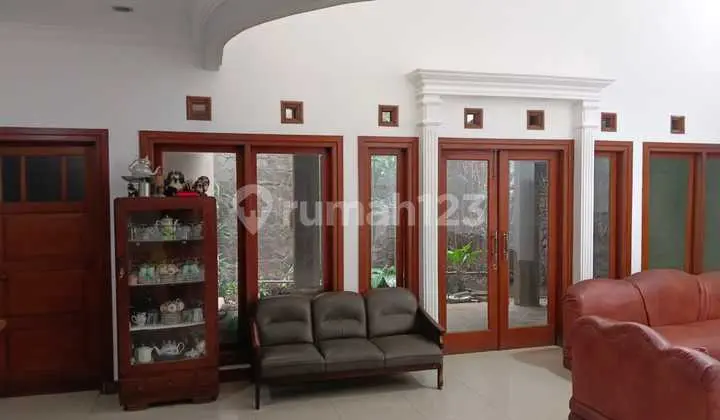 House, 2 Floors, Freehold Title, in Astanaanyar, Jl Pelindung Hewan