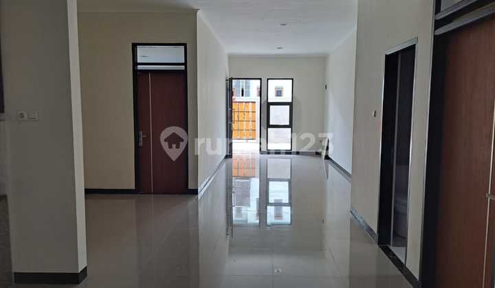 Rumah Bagus Unfurnished di Taman holis indah