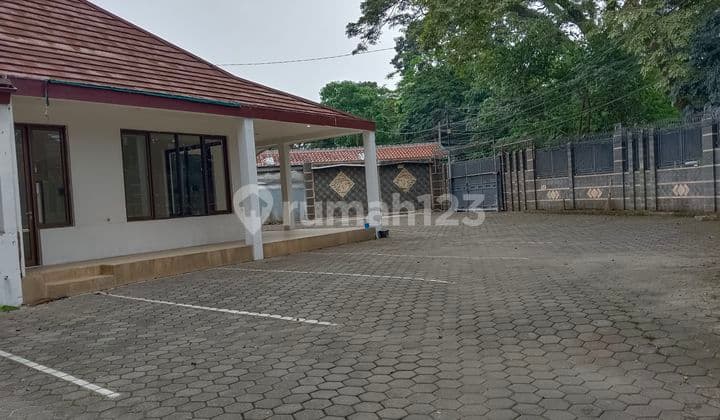 Rumah hoek strategis