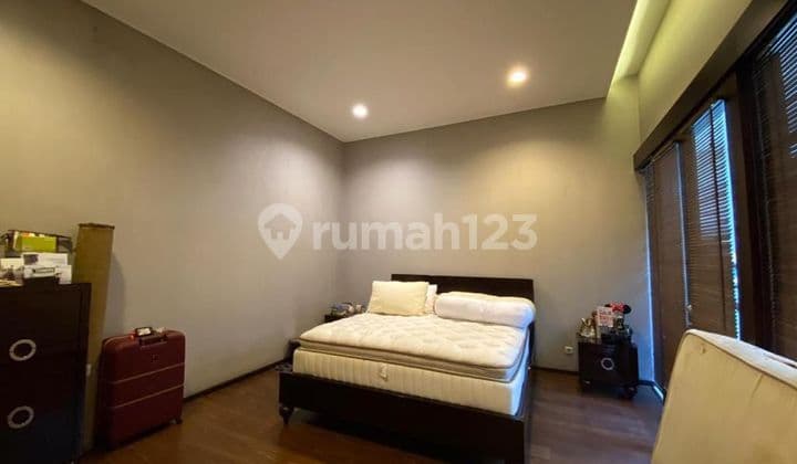 Rumah Luxury Singgasana 2 Lantai Kondisi Sangat Bagus