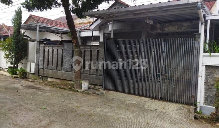 Rumah 2 Lantai Taman Holis Indah Kondisi Bagus