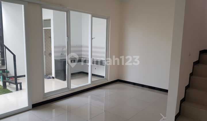 Rumah Bagus 1,5 Lantai Di Taman Kopo Indah V