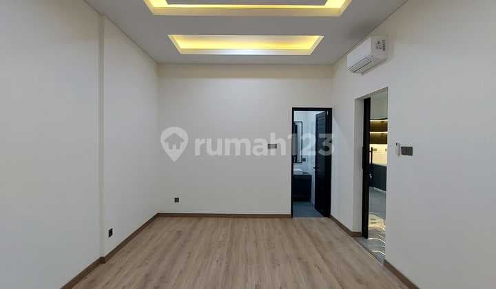 Good Condition House with SHM in Margahayu Permai