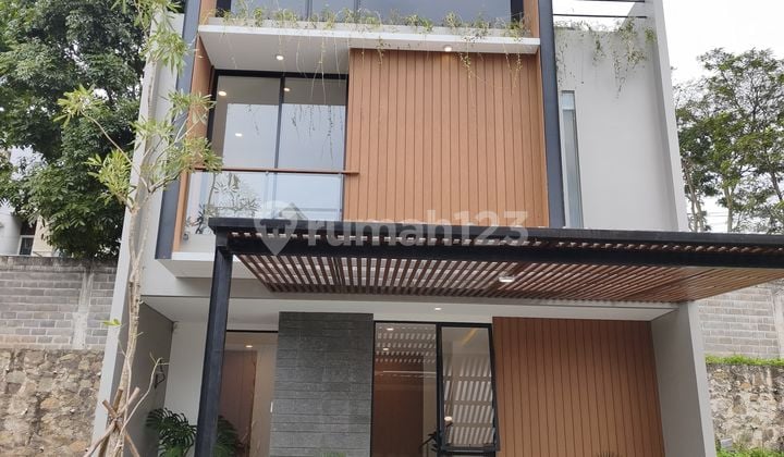 Rumah di Setra Duta