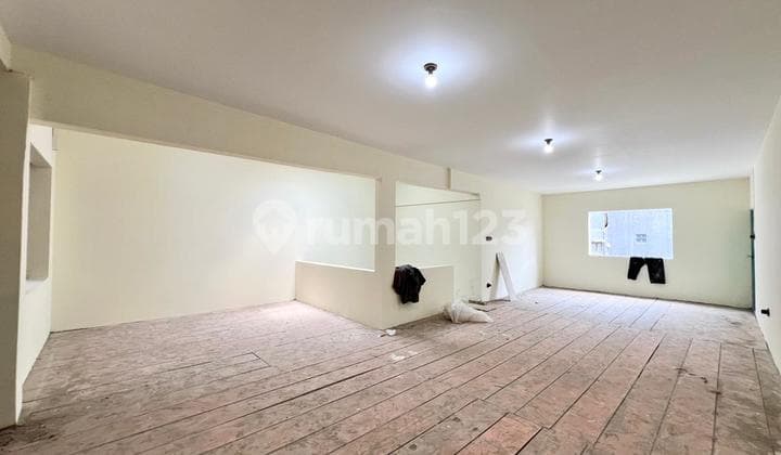 Disewakan Ruko, 3 Lantai, di Astana Anyar