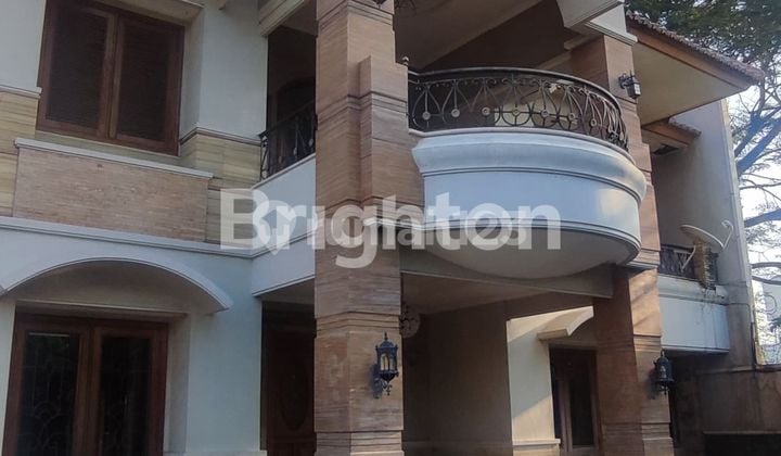 RUMAH MEWAH SIAP PAKAI. LOKASI PALING PREMIUM DI SOLOBARU