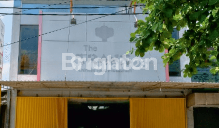 Bangunan Megah di Pusat Kota Solo bisa untuk Resto / Cafe / Workspace / Kantor