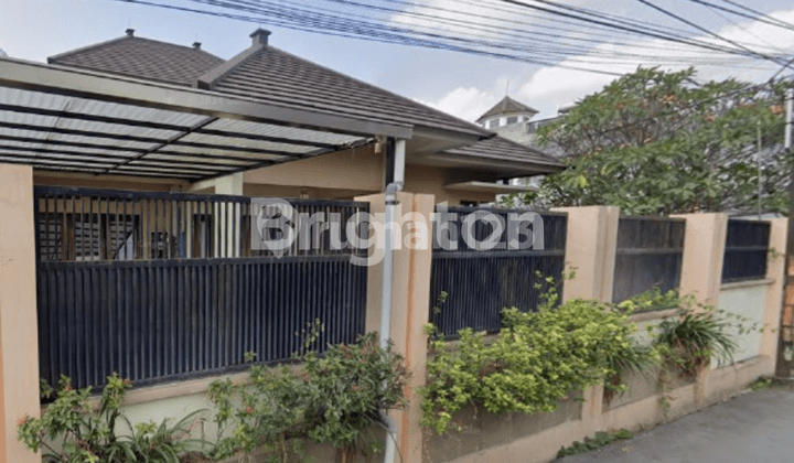 RUMAH MEWAH LINGKUNGAN ELITE