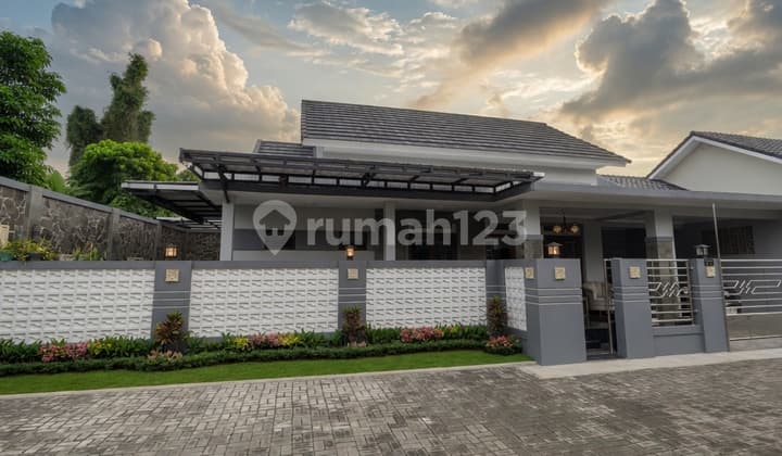 Rumah Mewah Baru LT 193M² Dekat Tol Colomadu
