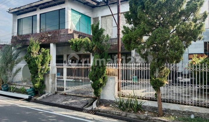 Rumah Klasiik Luas Strategis