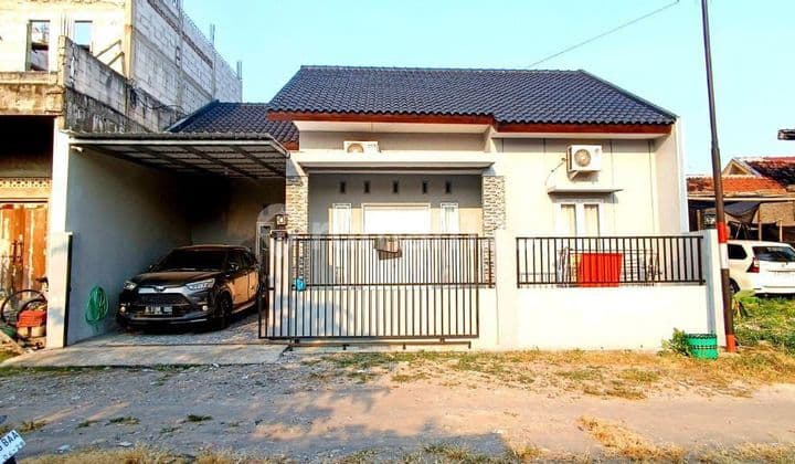 Rumah Cantik Siap Huni Dekat Jalan