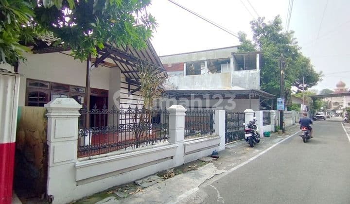 Rumah Luas Bisa Untuk Kantor / Usaha Di Laweyan Solo