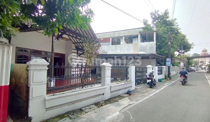 Rumah Luas Bisa Untuk Kantor / Usaha Di Laweyan Solo