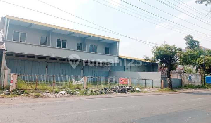 Gudang Plus Ruko Akses Container Jalan Raya Solo di Banjarsari SHM