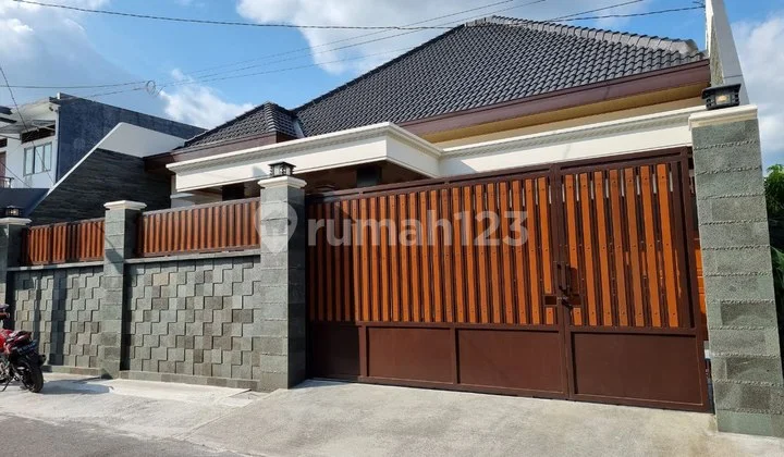 Rumah mewah Baru di Sumber banjarsari solo SHM