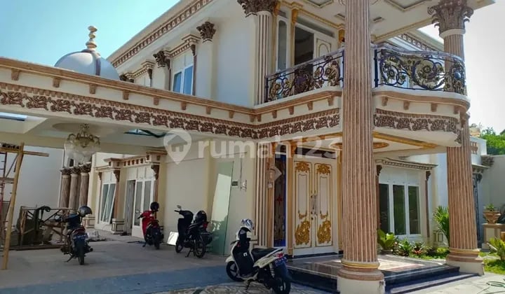 Dijual Rumah mewah 2 Lantai di Manahan SHM siap huni