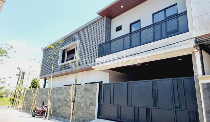 Rumah Mewah New Ada Pool Di Sumber Banjarsari Solo