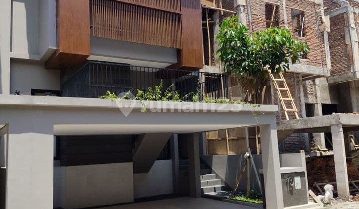 Rumah Mewah Full Furnish Singopuran Cluster Elite Dekat Ums