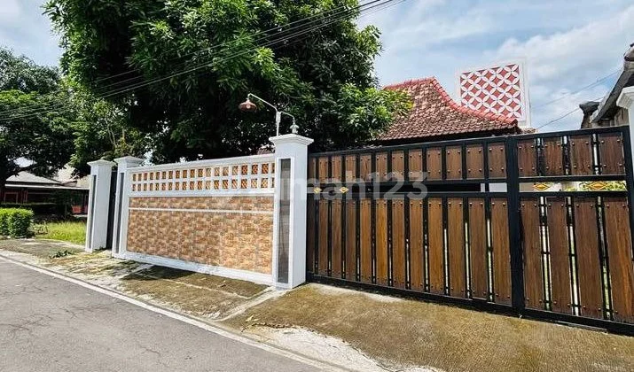 Rumah Luas Paulan Colomadu Dijual Cepat