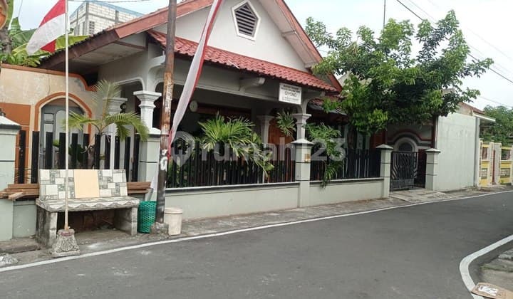 Rumah Luas Dekat Luwes Gentan Dijual Murah Bu