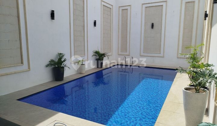 Rumah Mewah Full Furnish Ada Pool di Sumber Banjarsari Solo Kota